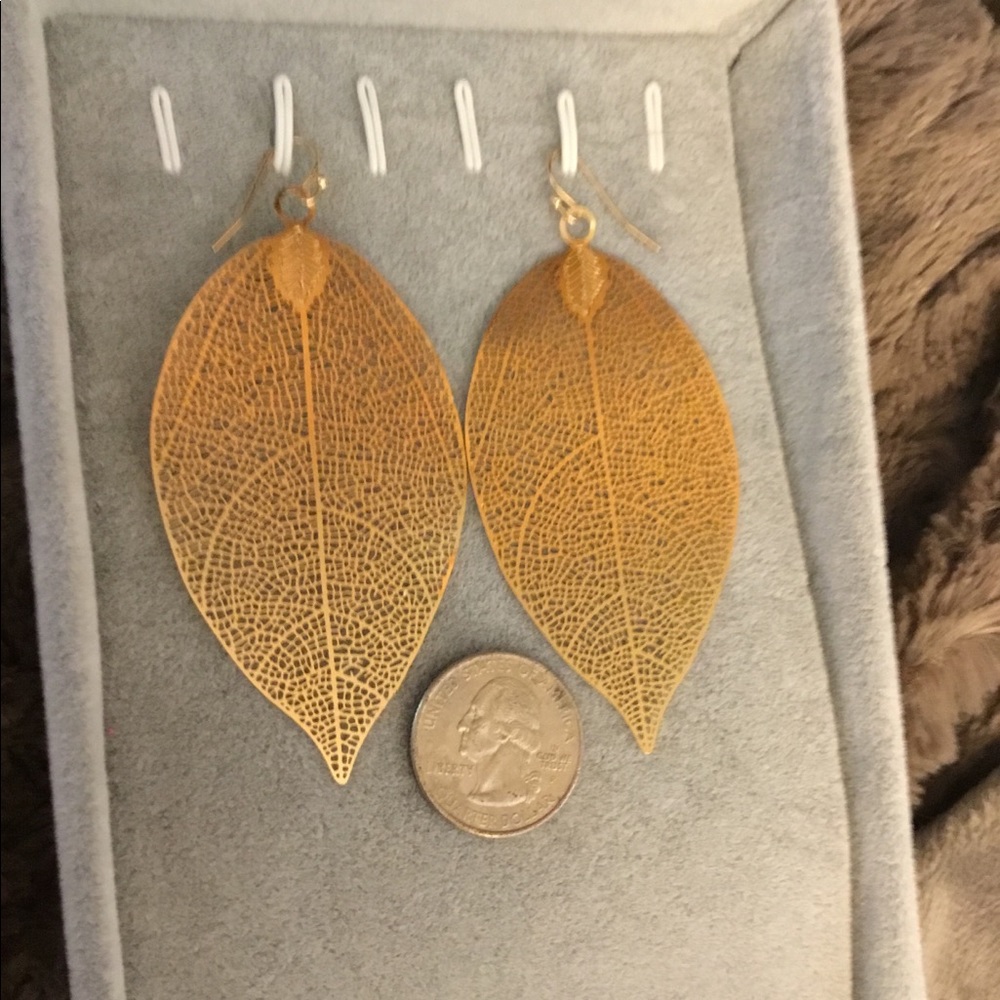 LAST ONE CL🛑 Gold Leaf Earrings - Picture 5 of 5